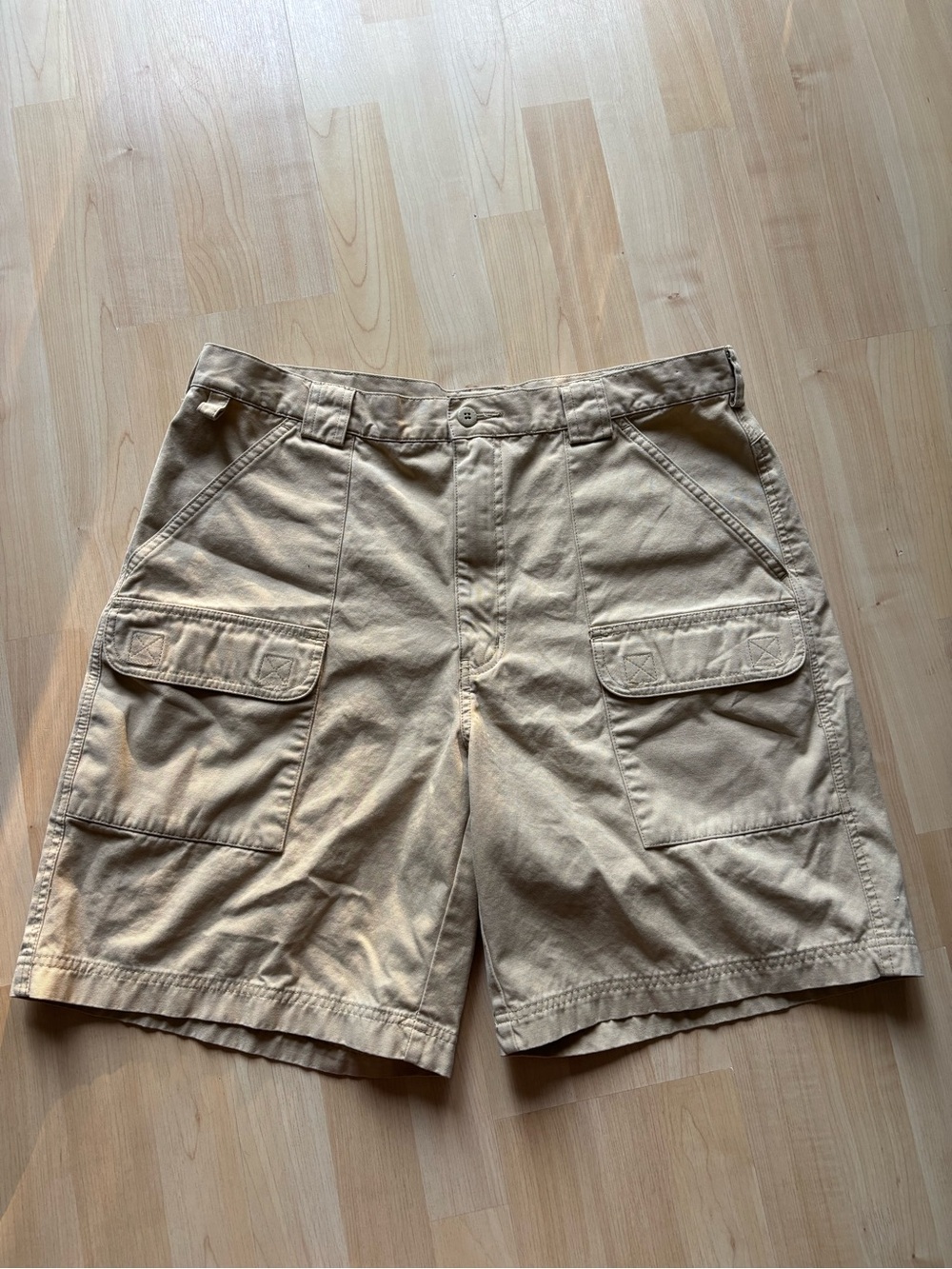 Eddie Bauer Tan Cargo Shorts with Flap Pockets Men size 38